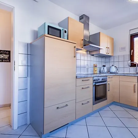 Charmante -altes Kino- 2sz-2bad-terrasse-netflix Apartment *